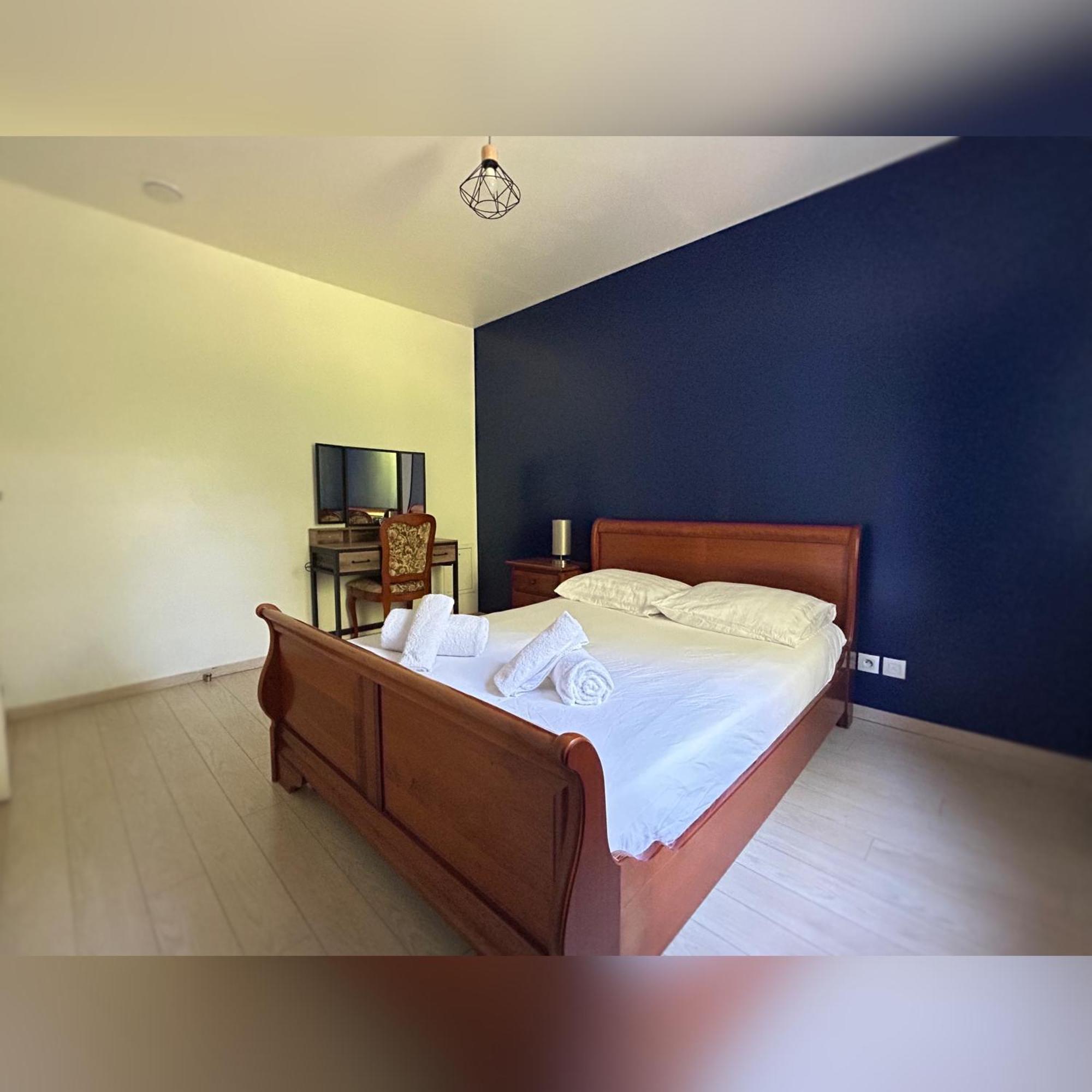 Le Duplex Chessy - 15Min From Disneyland - 2 Private Parkings - Garden - Kingsize & Queensize Bed - Supermarket Behind The House エクステリア 写真