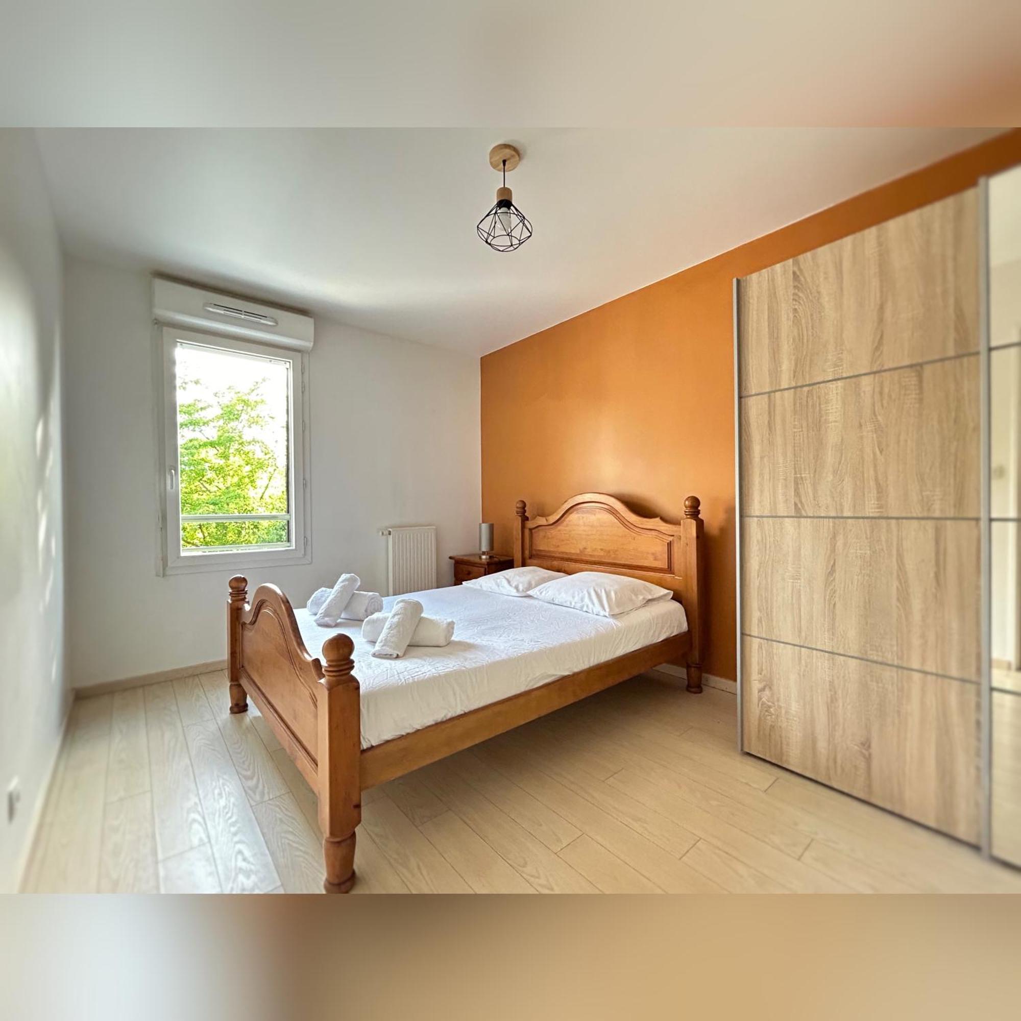 Le Duplex Chessy - 15Min From Disneyland - 2 Private Parkings - Garden - Kingsize & Queensize Bed - Supermarket Behind The House エクステリア 写真